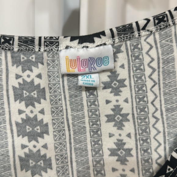 LulRoe Top - Picture 2 of 3